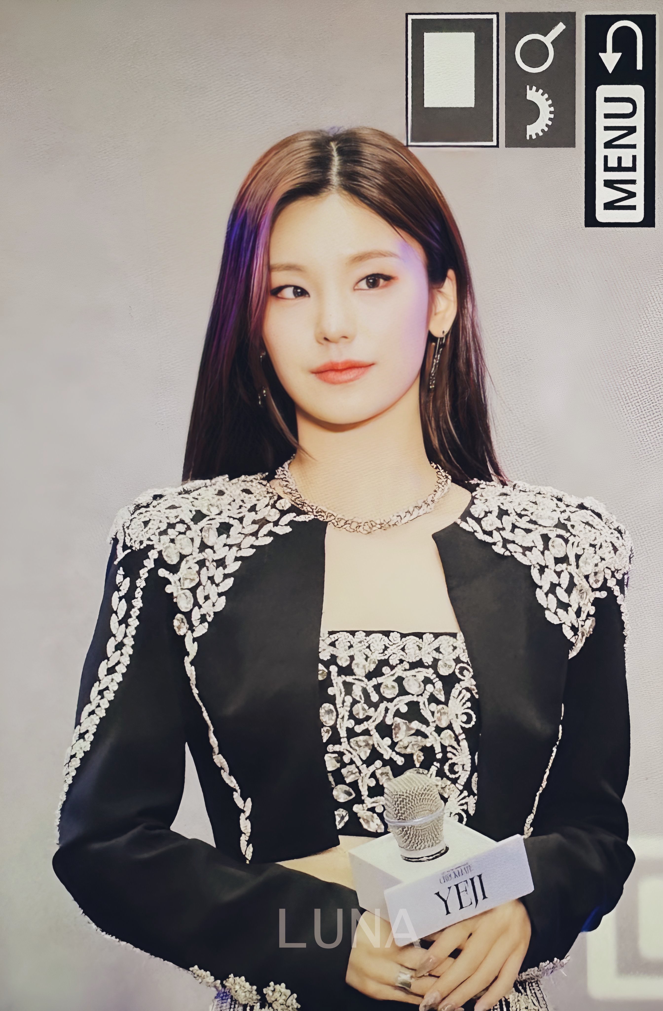 있지 예지 wearing PS086E